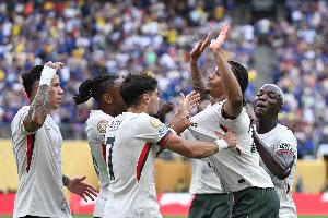 若昂-佩德罗单场非点球双响,在沃特福德和布莱顿共计179场仅2次