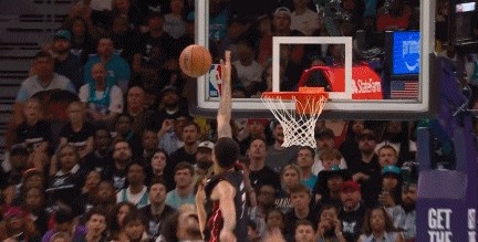 kaiyun体育-攻防发力！韦尔镇守篮下连送大帽 维金斯反击单臂暴扣